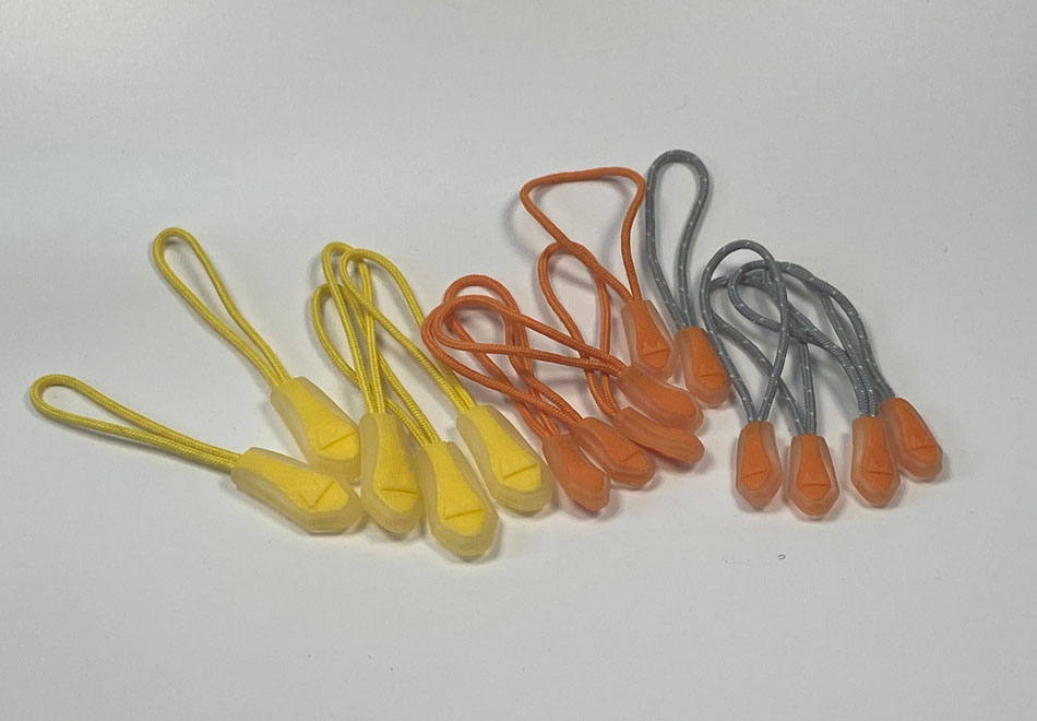 PLASTIC ZIPPER PULLER